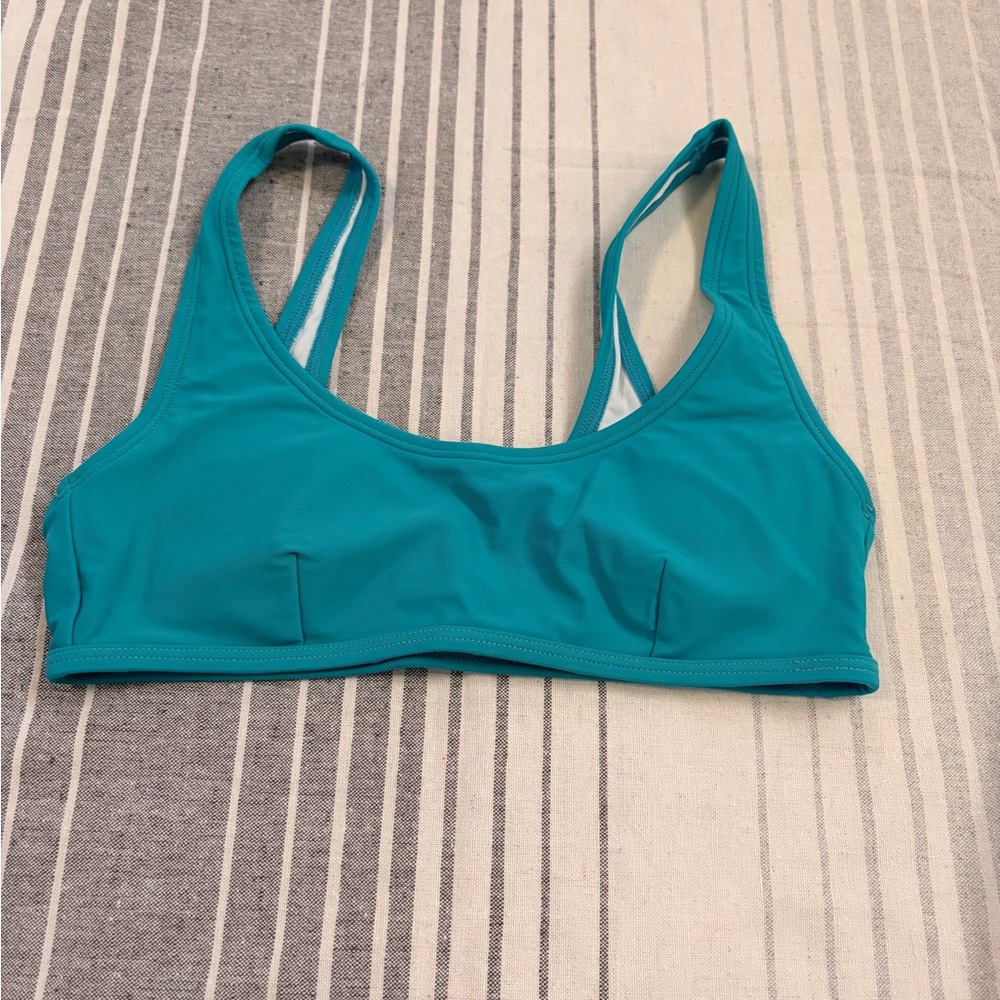 Halara bikini top Teal
Size XXS